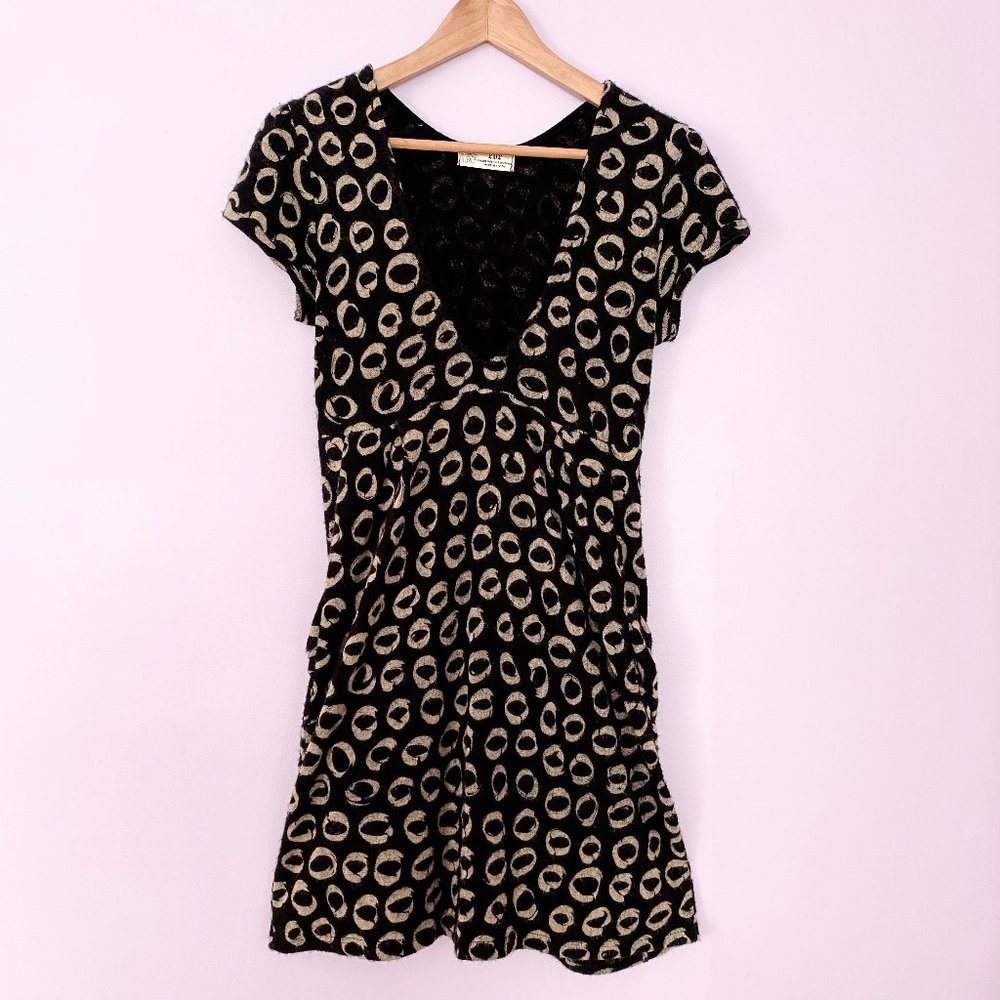 Black Sweater Top w Cream Geometric Pattern Size S